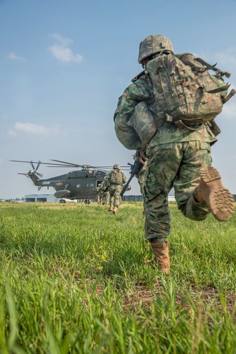星空迷彩作训服与武警的紧密联系,星空迷彩作训服与武警的紧密关联