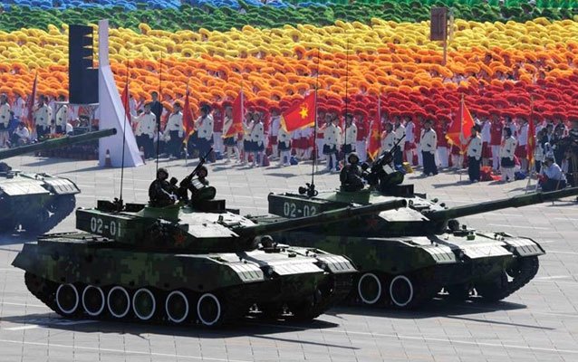 中国阅兵中的96式主战重坦,钢铁巨人的荣耀,钢铁巨人荣耀,中国阅兵中的96式主战重坦亮相