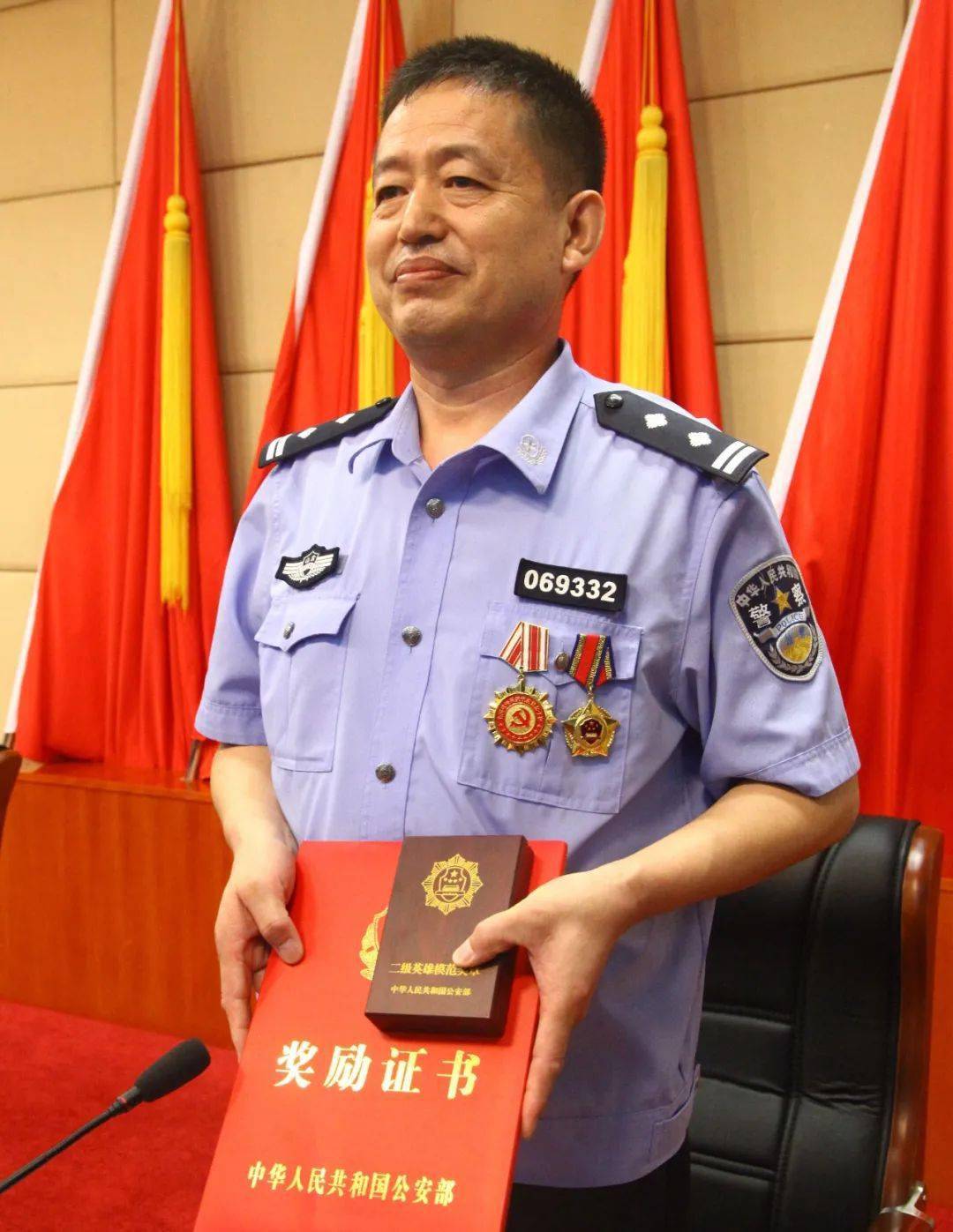 警察立一等功,荣誉背后的意义与责任,警察立一等功,荣誉背后的责任与意义探索