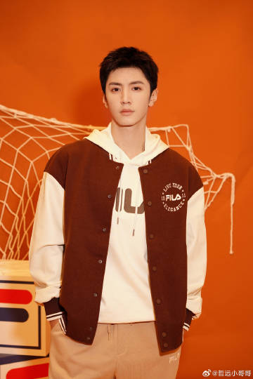 肖哲远,一位引领时代的杰出人物,肖哲远,时代引领者的杰出风采