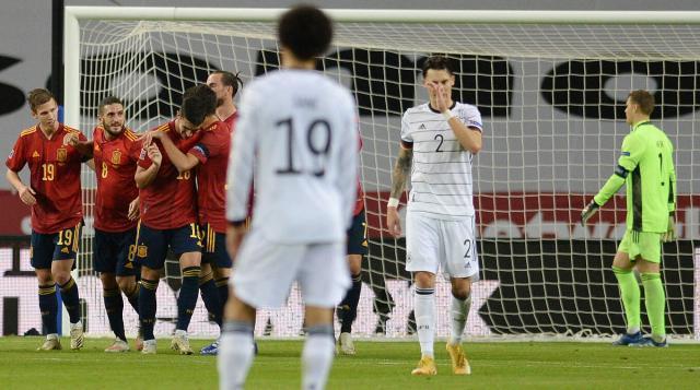 西班牙队坑死了德国队,一场足球盛宴背后的故事,西班牙队逆袭德国队,足球盛宴背后的故事