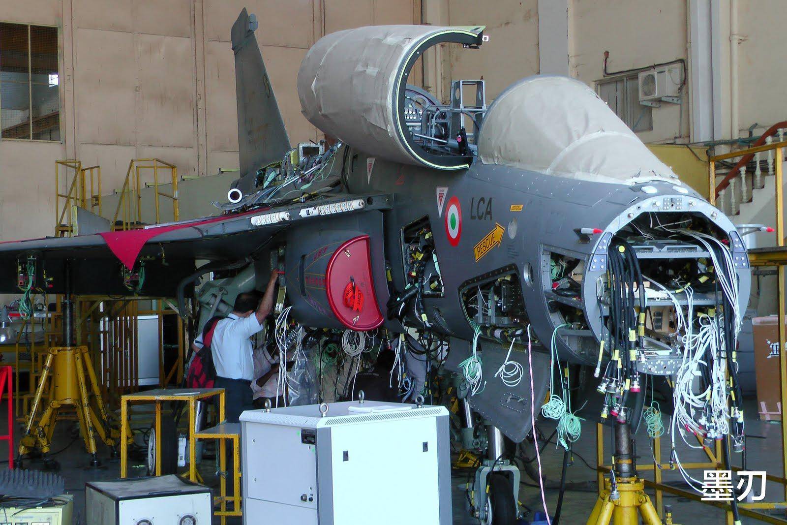 制造飞机并将其用于军事,探索航空领域的力量之源,航空力量之源,飞机制造及其在军事领域的应用探索