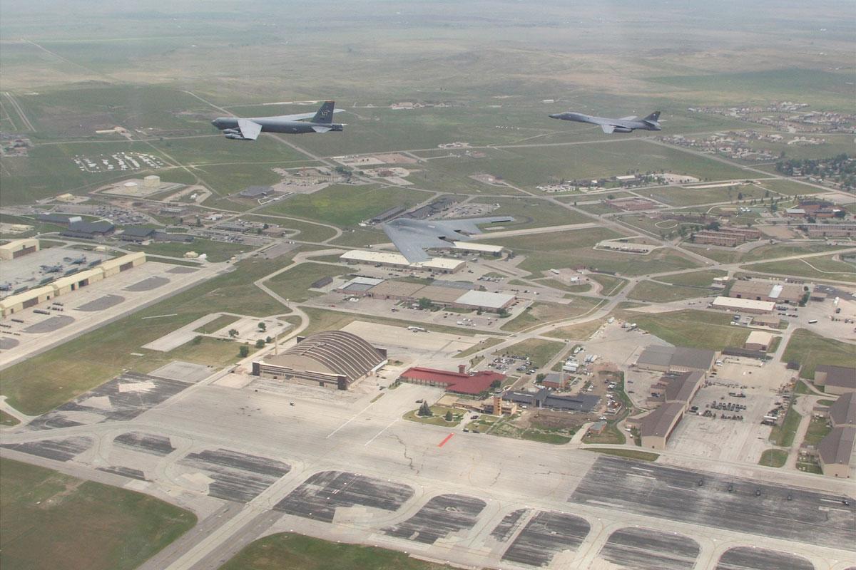 歼16与F-22，究竟谁更强？，歼16与F-22对决，谁主沉浮？