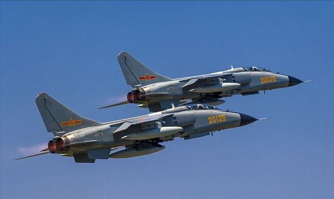 中国歼轰7战机问世三十余载,历程回顾与未来展望,中国歼轰7战机三十载历程回顾与未来展望