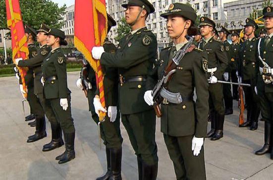 女兵程诚的生活照,坚韧与柔美的交融,女兵程诚生活照,坚韧与柔美交融的风采