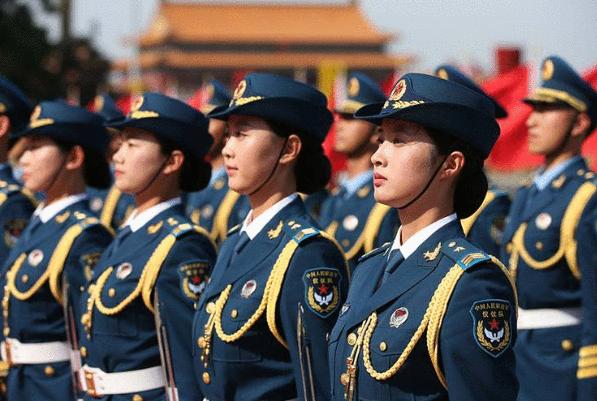 女兵程诚的生活照,坚韧与柔美的交融,女兵程诚生活照,坚韧与柔美交融的风采