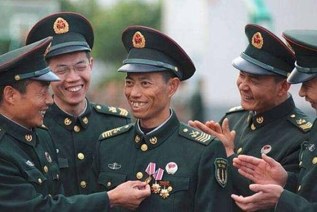 士官与军官,差异与价值的探讨,士官与军官,差异分析及其价值探讨