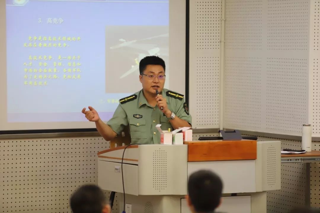 赞美军事理论课,军事理论课的颂赞