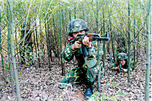 中国女兵,坚韧与美丽的全身展现,中国女兵,坚韧与美丽并存的独特风采