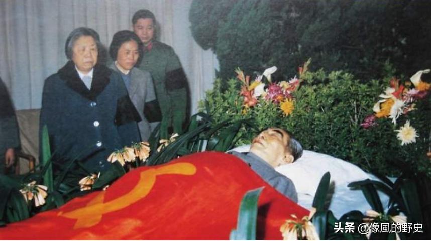 邓稼先追悼会,缅怀杰出科学家的一生,邓稼先追悼会,缅怀杰出科学家的一生贡献与传奇人生