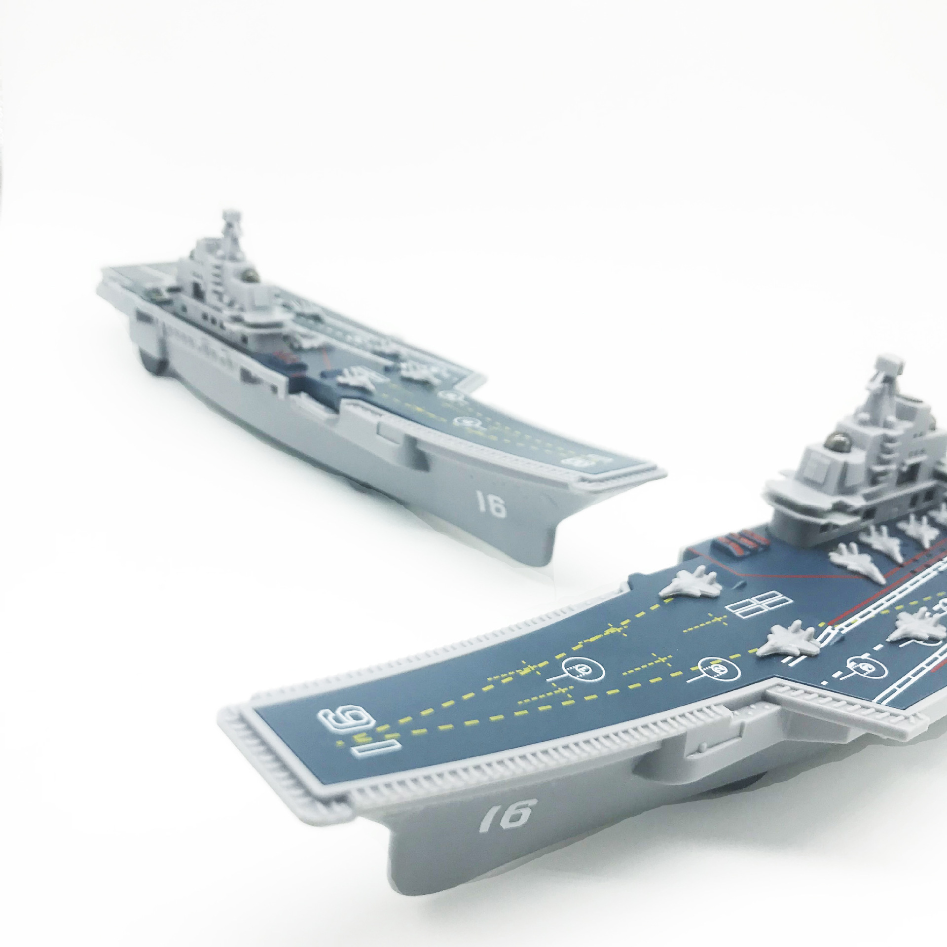 航空母舰模型摆件,探索海洋霸主的微缩世界,微缩海洋霸主,航空母舰模型摆件探索