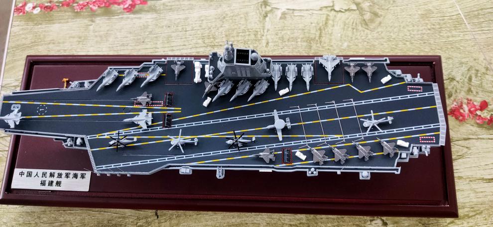 航空母舰模型摆件,探索海洋霸主的微缩世界,微缩海洋霸主,航空母舰模型摆件探索