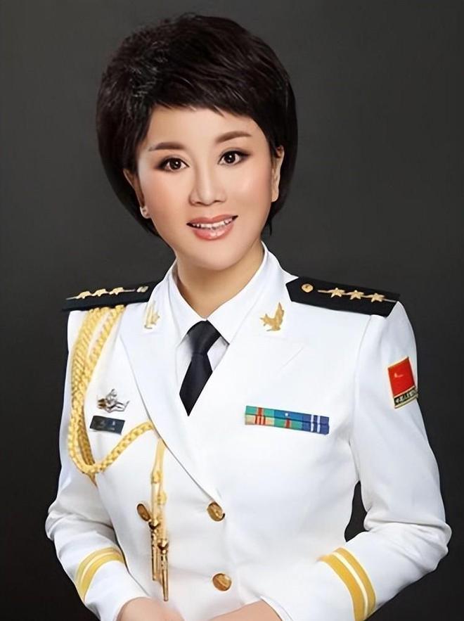 央视军事女主持,闪耀在荧幕上的军事之花,央视军事女主持,军事之花在荧幕上绽放