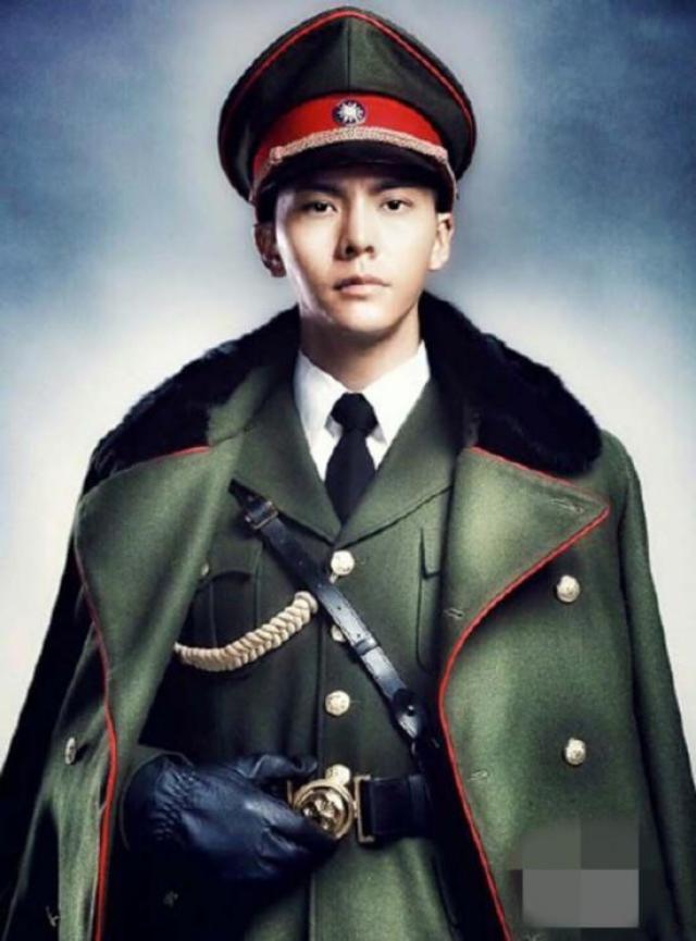 揭秘穿军装的女记者,一位时代的见证者,穿军装的女记者,时代见证者的风采