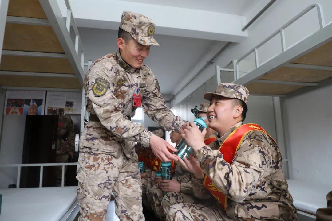 大学生当兵2023年政策待遇本科,机遇与挑战并存的时代选择,大学生当兵政策待遇本科,机遇与挑战并存的时代选择 2023年解读