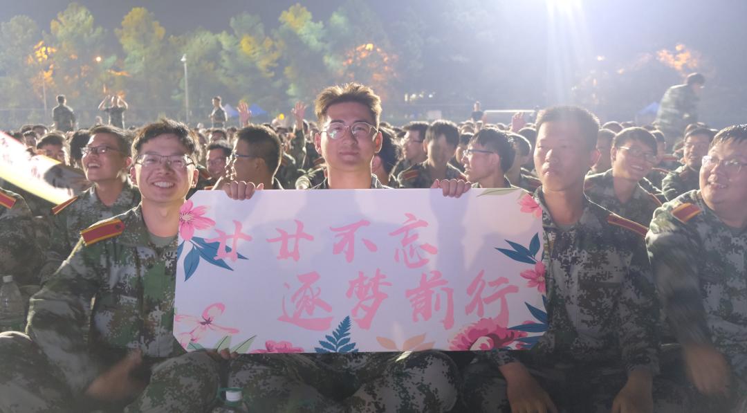 星空迷彩空军作训服,展现空军风采的必备装备,星空迷彩空军作训服,展现空军风采的必备服饰装备