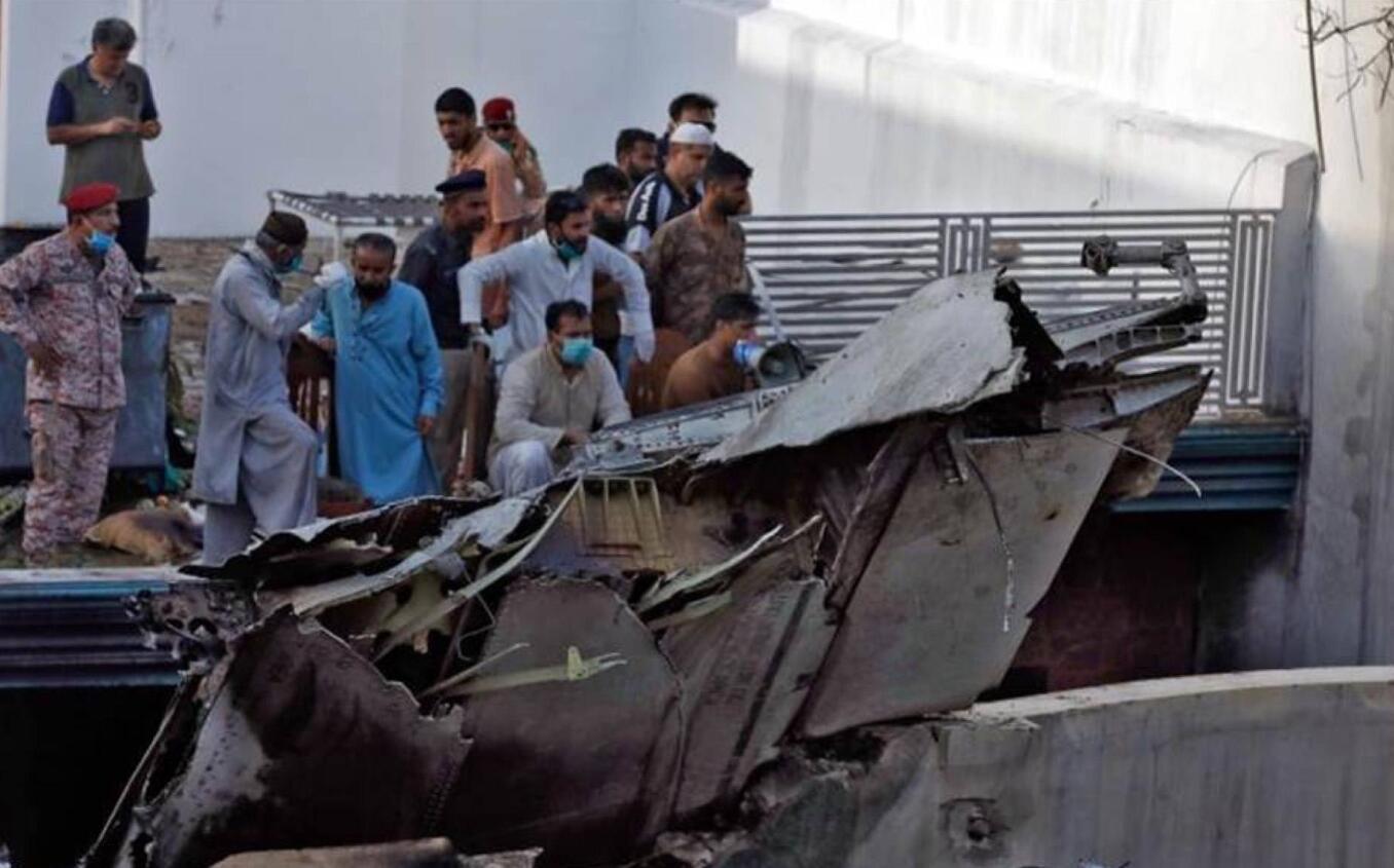 南部战区空军停飞,深度探究与前瞻,南部战区空军停飞现象,深度探究与前瞻分析