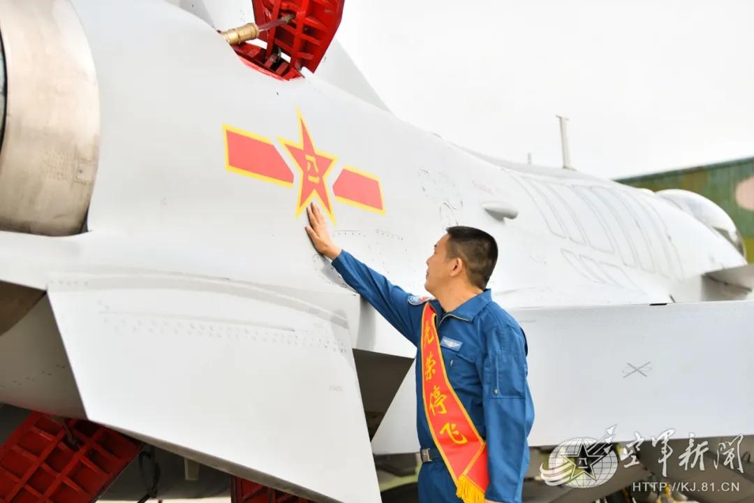 南部战区空军停飞,深度探究与前瞻,南部战区空军停飞现象,深度探究与前瞻分析