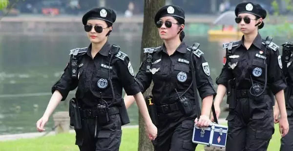试点新式警服,重塑形象与功能性的双重考量,试点新式警服,重塑形象与功能性的双重考量之路