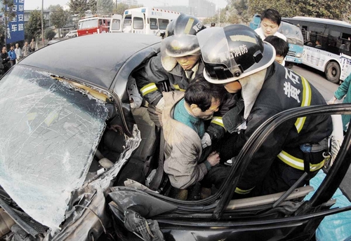 黄石车祸新闻最新消息,事故现场救援与后续处理,黄石车祸最新消息,事故现场救援与后续处理进展