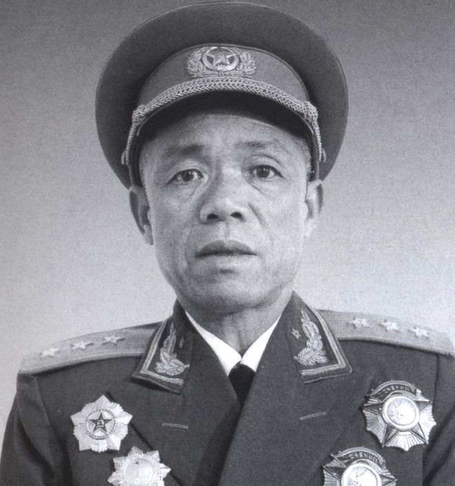 上将与省委书记,领导力与治理艺术的交融,上将与省委书记,领导力与治理艺术的融合之道