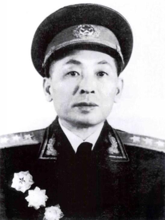 上将与省委书记,领导力与治理艺术的交融,上将与省委书记,领导力与治理艺术的融合之道