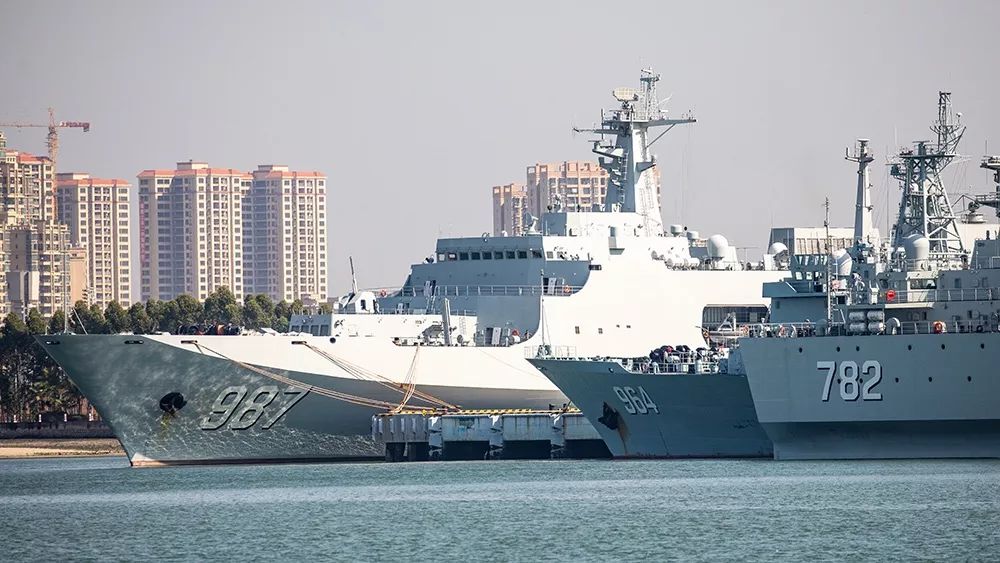 揭秘中国海军新利器,938吕梁山舰,揭秘中国海军新利器,吕梁山舰亮相揭秘