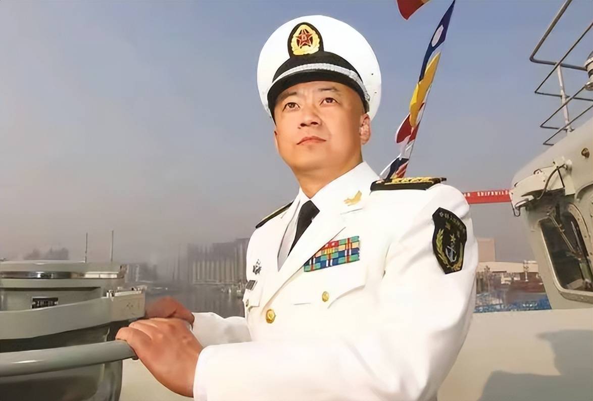 中国第三艘航母舰长的神秘面纱——揭秘背后的故事，中国第三艘航母舰长揭秘，背后的故事浮出水面