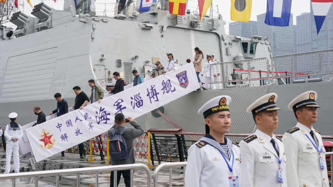 海军最新宣传片发布,展现力量与荣耀的海洋之旅,海军宣传片震撼发布,力量与荣耀的海洋征程