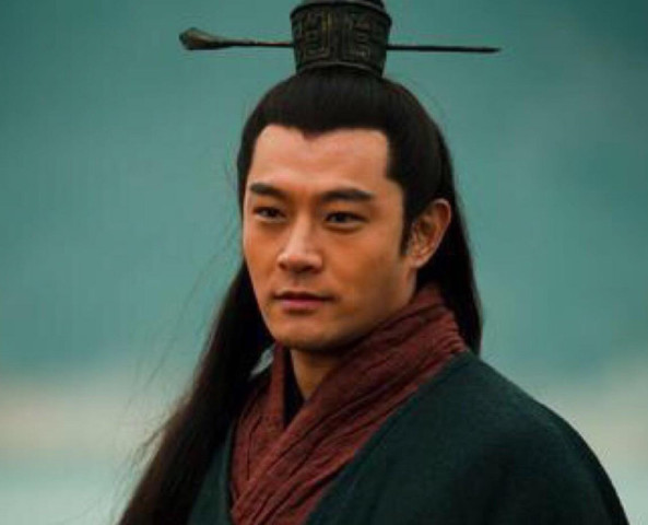 周瑜,军事频道外景主持的独特风采,周瑜,军事频道外景主持的魅力风采