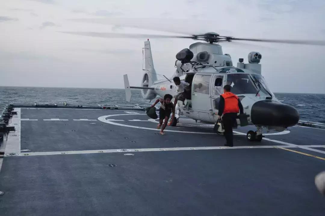 中国海军的英勇行动,抓获海盗背后的故事,海军战士体重增长的力量象征,中国海军英勇行动,擒获海盗背后的故事——战士体重增长的力量象征