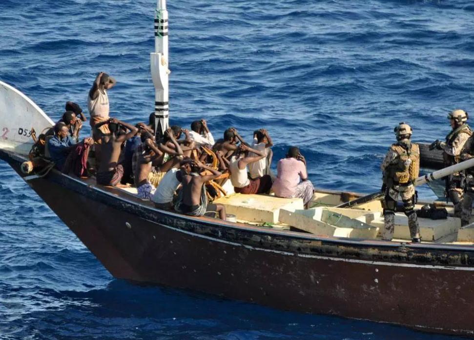 中国海军的英勇行动,抓获海盗背后的故事,海军战士体重增长的力量象征,中国海军英勇行动,擒获海盗背后的故事——战士体重增长的力量象征