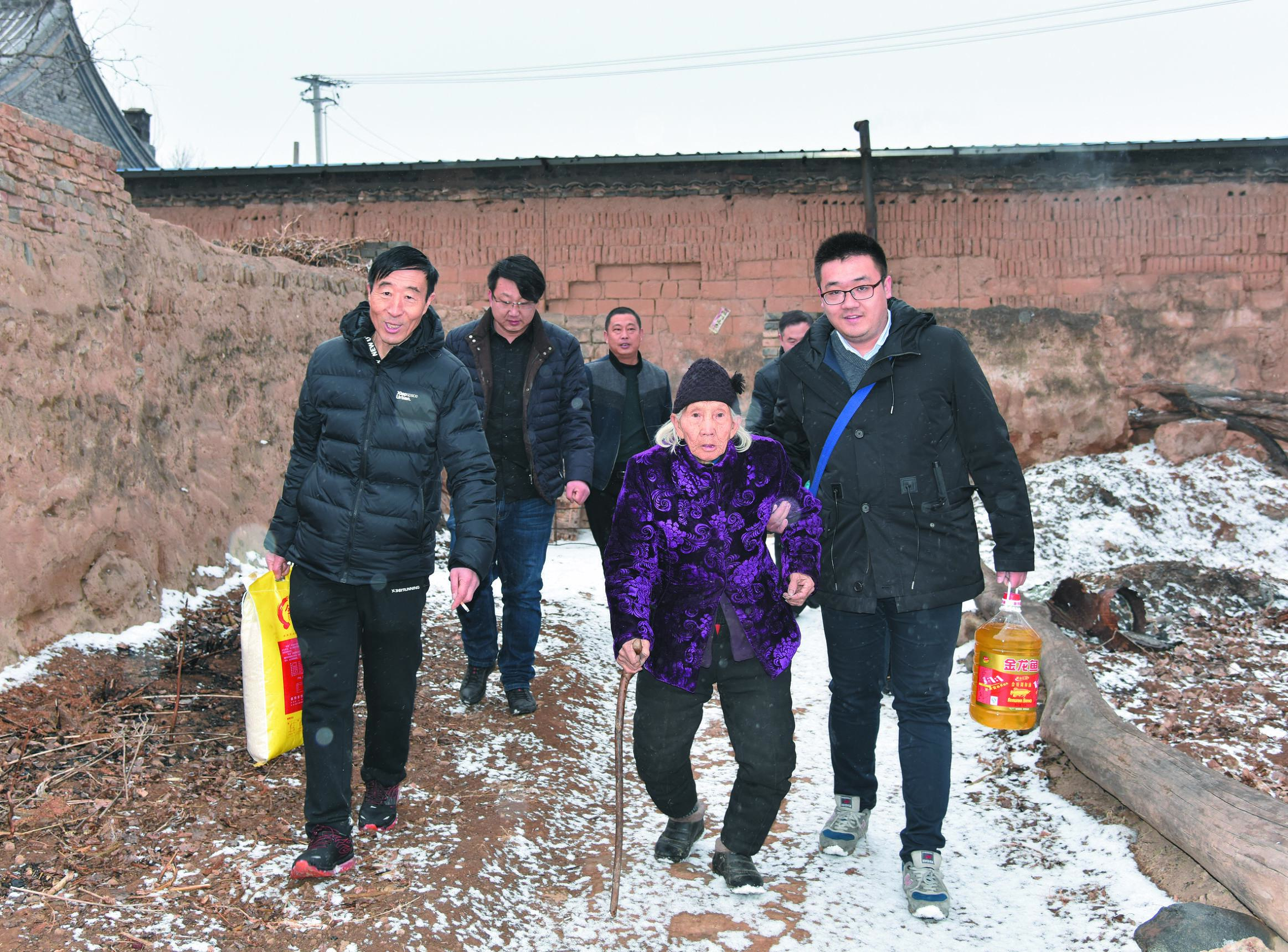 揭秘今日头条新闻热线电话的背后故事，今日头条新闻热线电话背后的故事揭秘