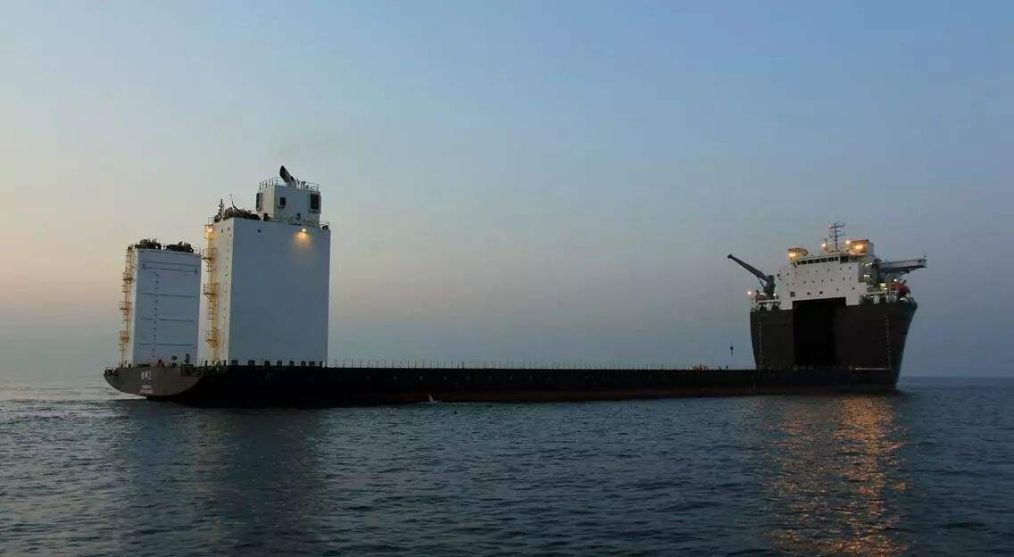 半潜船的特点及其优势分析,半潜船特点与优势解析