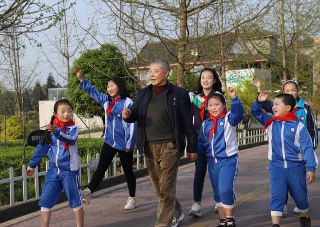 世界新闻报干细胞封面人物——揭示干细胞研究的先驱者,干细胞研究先驱揭秘,世界新闻报封面人物专访报道