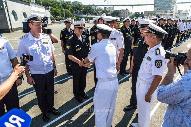 黄石舰舰长军衔,海军精英的荣耀与责任,黄石舰舰长军衔,海军精英的荣耀、责任与担当