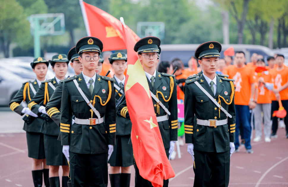 三军仪仗队退役复学，荣耀与未来的交织，三军仪仗队退役复学，荣耀与未来的碰撞