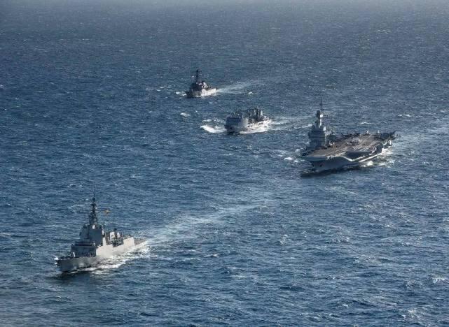 多少吨位才可算是大型航空母舰,大型航空母舰的吨位标准,多少吨位才算大型?