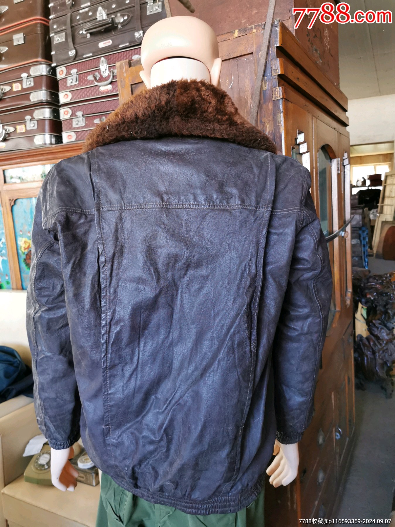 探索未来飞行装备,21式飞行员新式皮夹克,探索未来飞行装备,揭秘飞行员新式皮夹克风采