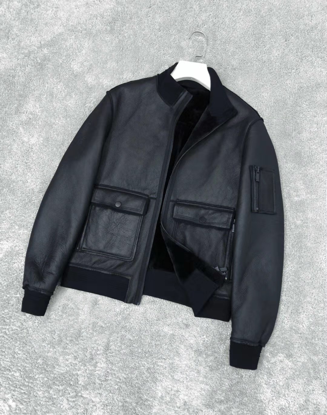 探索未来飞行装备,21式飞行员新式皮夹克,探索未来飞行装备,揭秘飞行员新式皮夹克风采