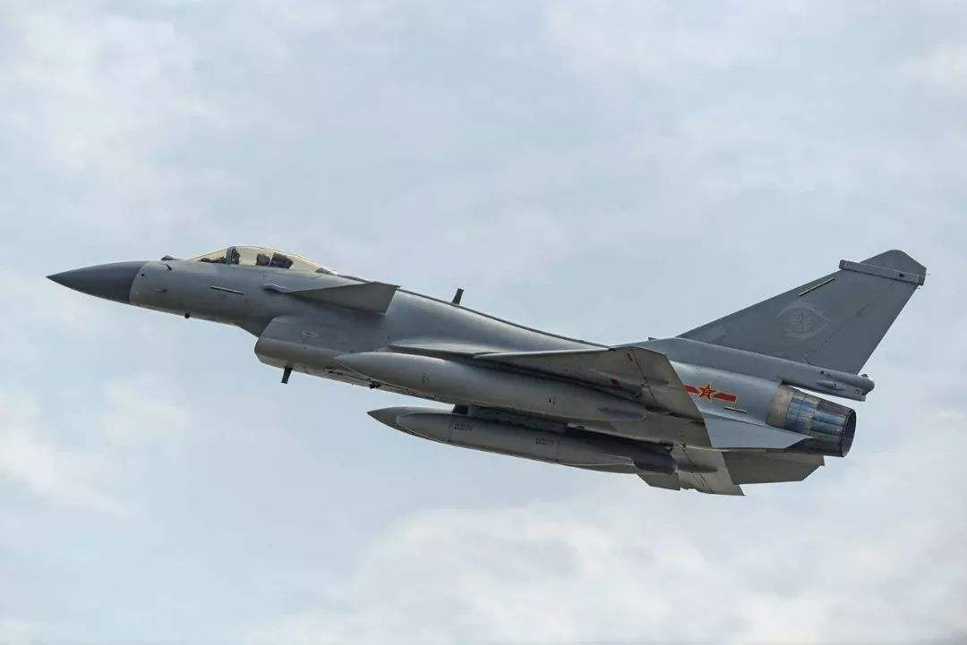 歼-10战斗机的先进程度,中国航空工业的骄傲,歼-10战斗机的卓越性能,中国航空工业的骄傲标杆