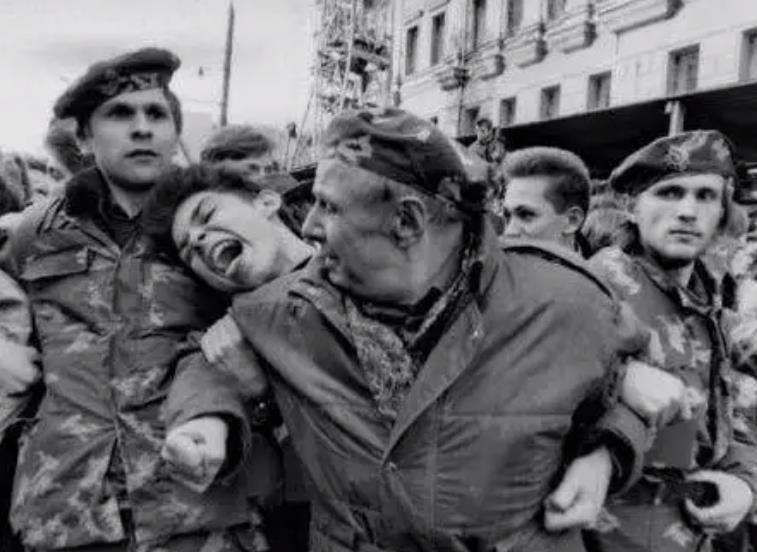 瓦良格号与中国的关系,历史与现实的交织,瓦良格号与中国,历史与现实交织的关系