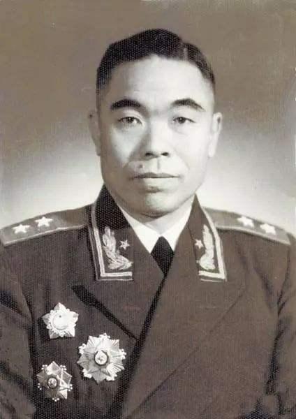 中国陆军将军,英勇无畏,忠诚担当的典范,中国陆军将军,英勇无畏,忠诚担当的典范人物风采