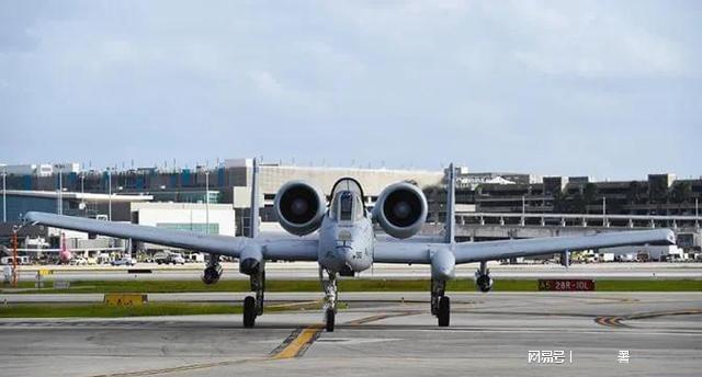 A10战机与无人机的协同作战,未来战争的新模式,A10战机与无人机协同作战,未来战争新模式探索