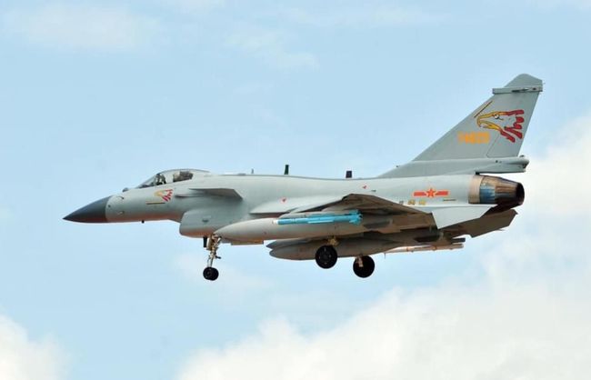 歼-10复合挂架,揭示中国航空技术的崭新篇章,歼-10复合挂架,中国航空技术的新里程碑