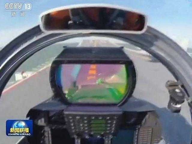 歼-15座舱首次曝光,揭秘中国航母舰载机的先进科技,揭秘,歼-15座舱首度公开,展现中国航母舰载机尖端科技