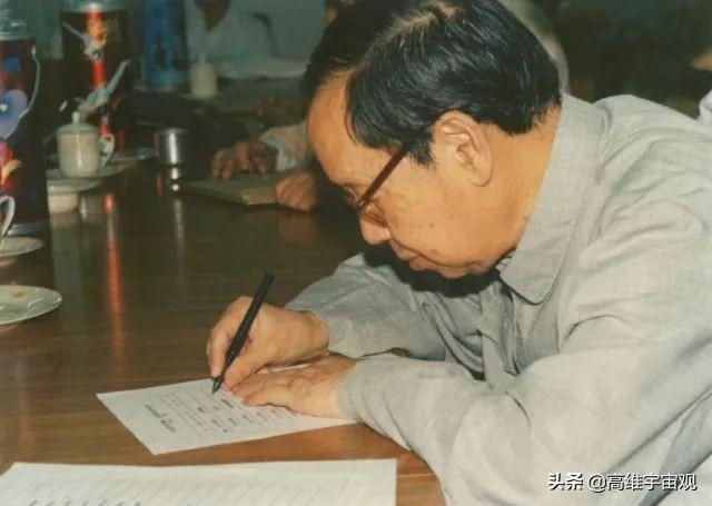 杨振宁与钱学森,两代科学家的学术传承与贡献,杨振宁与钱学森,学术传承与卓越贡献的跨时代科学家