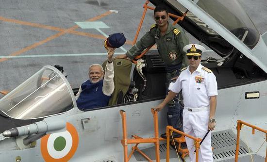 揭秘一美元航母背后的巨额陷阱,印度遭遇的坑局与教训启示,一美元航母背后的巨额陷阱,印度遭遇坑局与教训启示深度解析