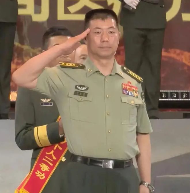 祁发宝勋表高清,英雄形象的塑造与荣誉的象征,祁发宝勋表高清,英雄形象的塑造与荣誉的象征——致敬英雄,传承荣耀