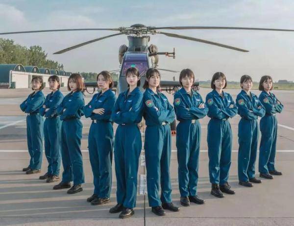 中国陆军首批女飞行学员毕业,突破蓝天限制,展翅翱翔的梦想成真,中国陆军首批女飞行学员毕业,突破蓝天限制,梦想翱翔展翅